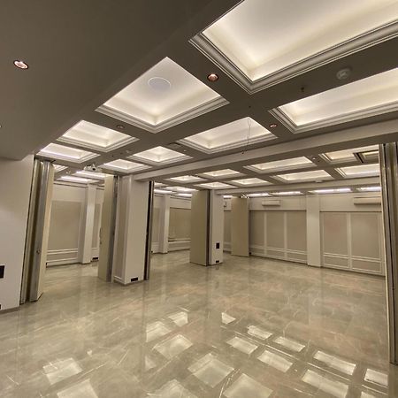 J Hotel And Banquets Мумбаї Екстер'єр фото