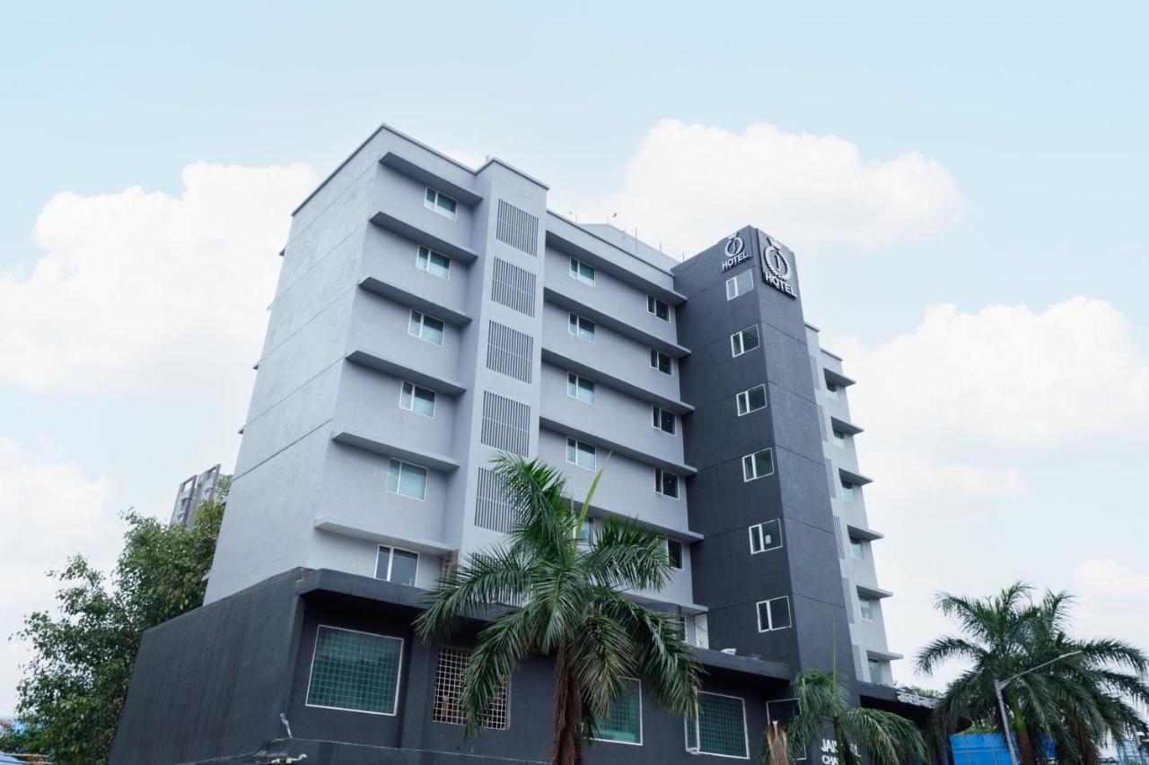 J Hotel And Banquets Мумбаї Екстер'єр фото
