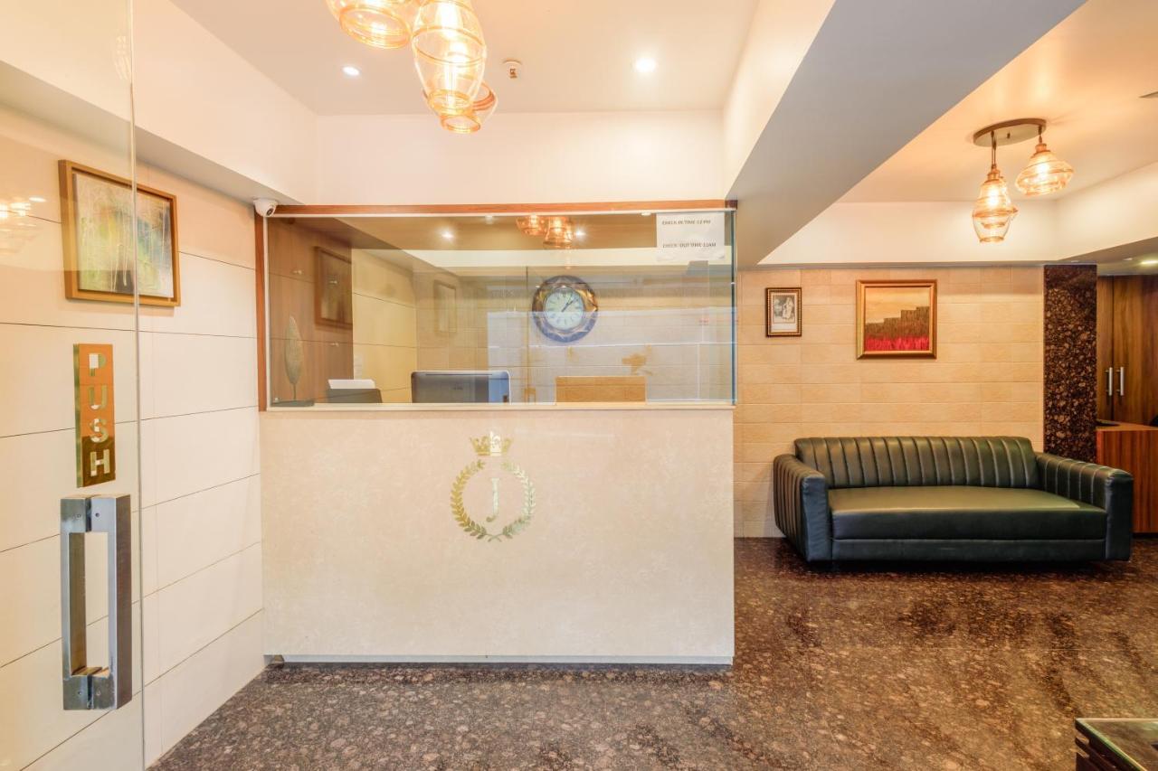 J Hotel And Banquets Мумбаї Екстер'єр фото