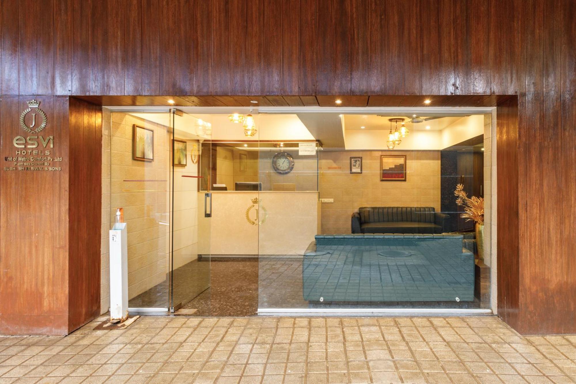 J Hotel And Banquets Мумбаї Екстер'єр фото