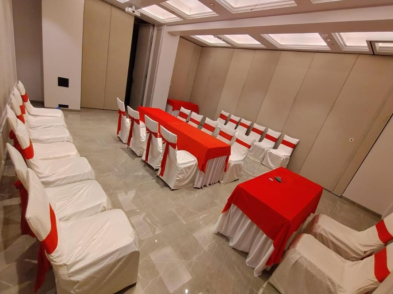 J Hotel And Banquets Мумбаї Екстер'єр фото